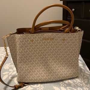 Michael Kors Signature Arielle Large Satchel in Vanilla/Acorn